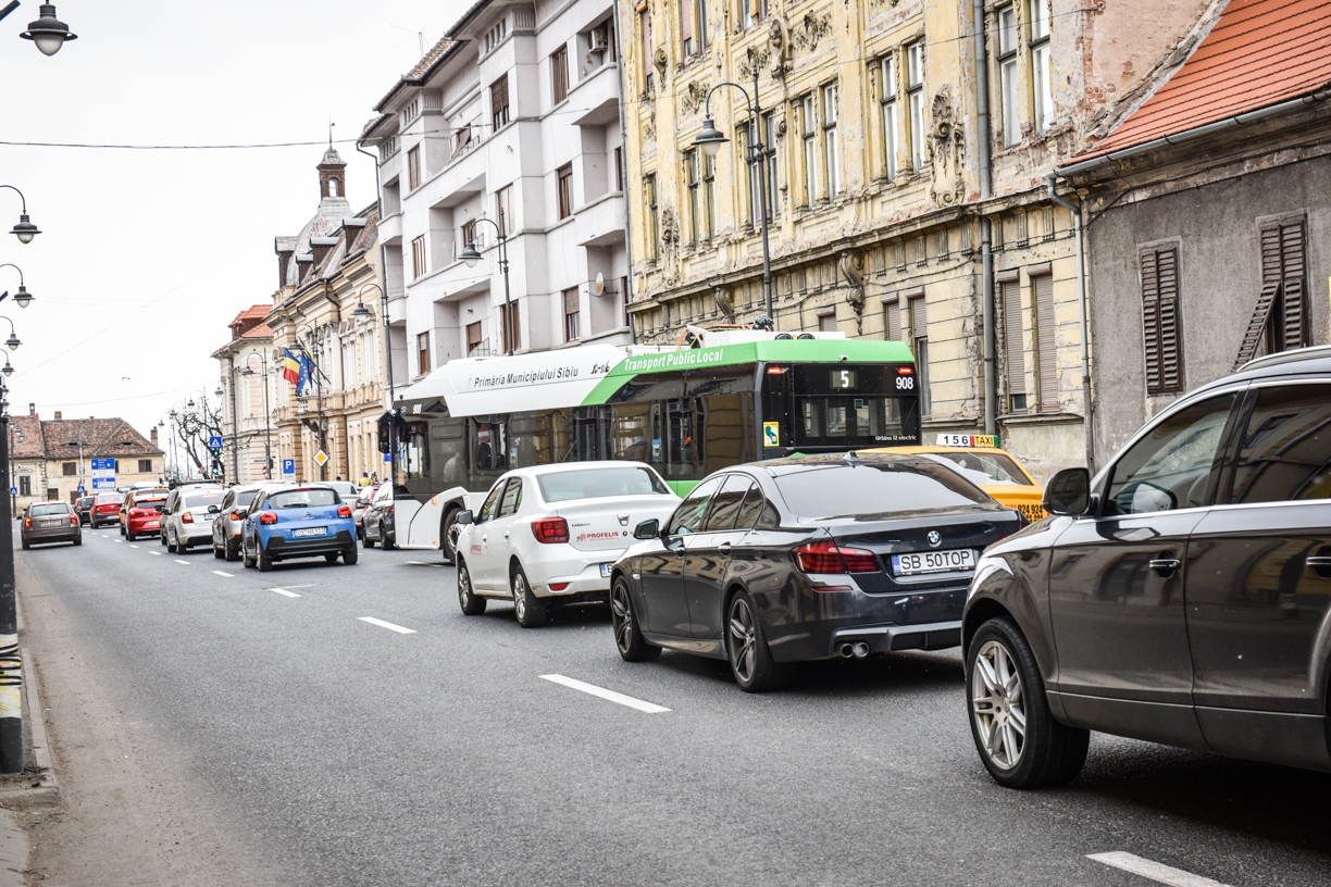 Guvernul urmează să aprobe îngheţarea temporară a tarifelor pentru poliţele RCA