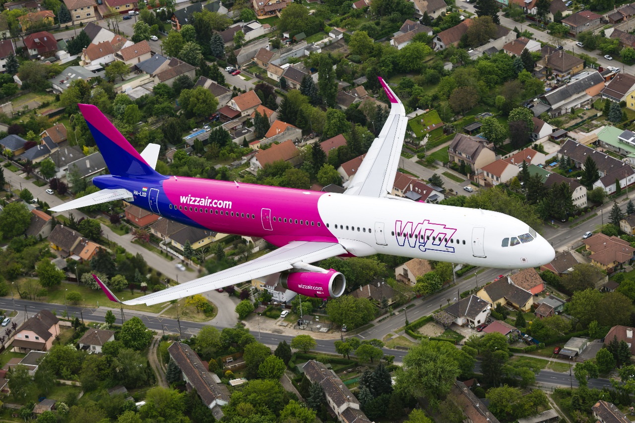 Wizz Air anunță primele două rute de pe Aeroportul Brașov: Londra și Dortmund. Se ajunge la 10 curse de linie, alături de cele operate de Dan Air