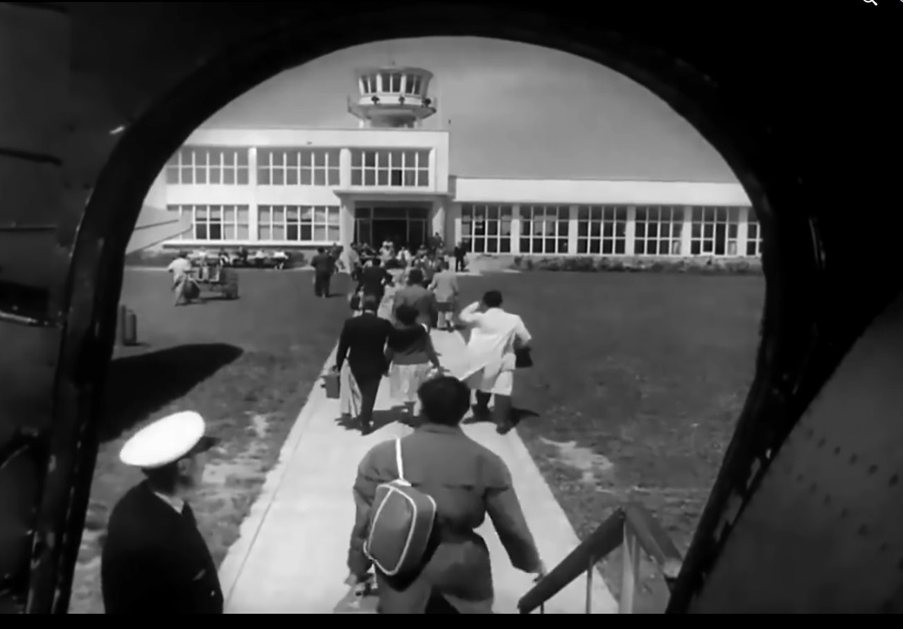 ”Inițial, Aeroportul trebuia să fie pe Calea Dumbrăvii și Cisnădiei”. Primele curse legau Sibiul de Arad, Oradea și București