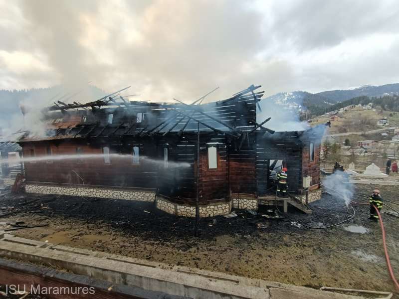 Incendiu la biserica de lemn din complexul turistic Borşa