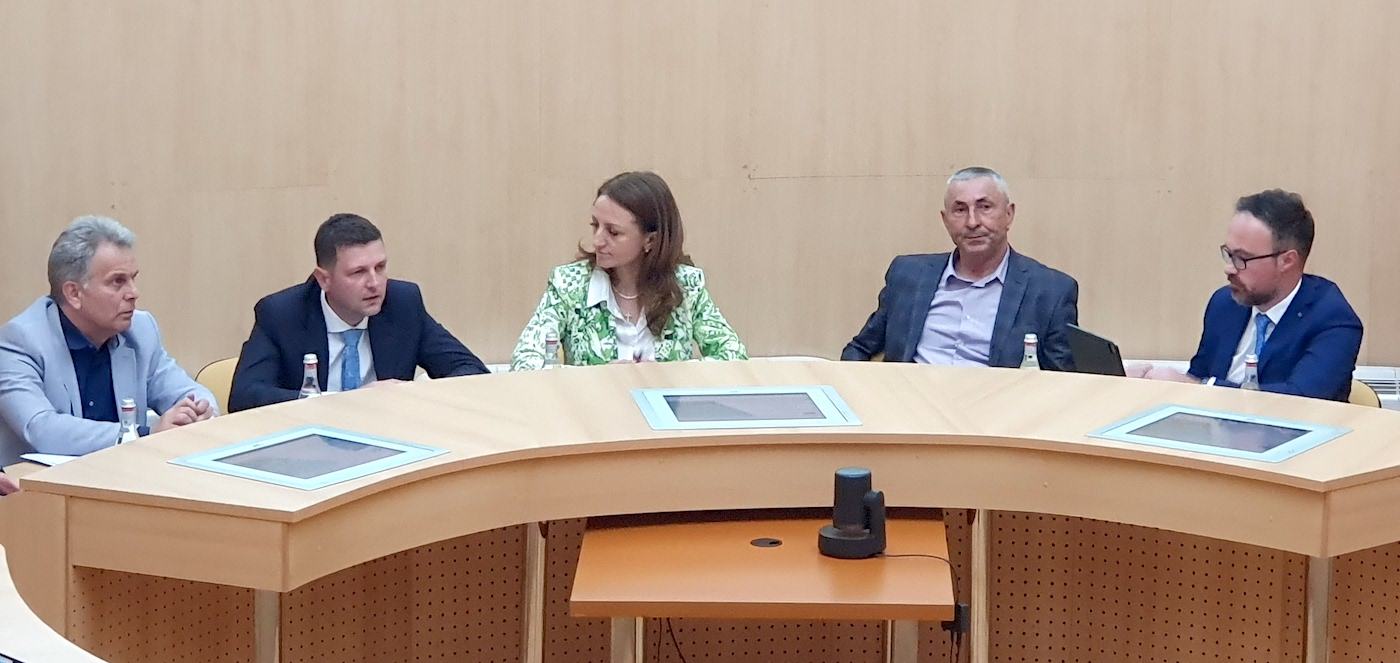 CJ Sibiu dă drept la replică unei glume, pentru completarea spuselor lui Cîmpean și pentru a detalia parțial ceea ce a refuzat să informeze