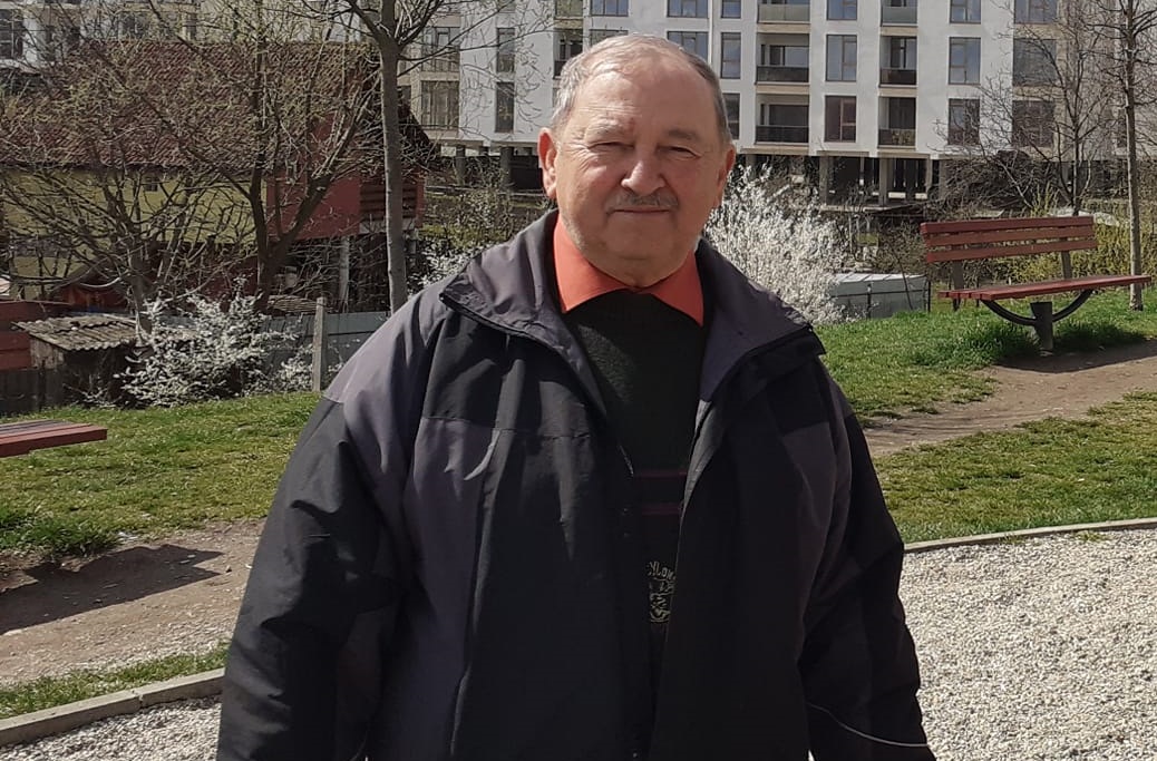 A murit învățătorul Ioan Faur. Director școală: „A fost cel mai iubit învățător din Vasile Aaron”