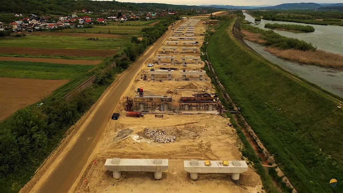 FOTO VIDEO Tronsonul 5 din Sibiu – Pitești se apropie de 40%. ”Poate fi inaugurat fără eforturi supraomenești în primăvara lui 2025”