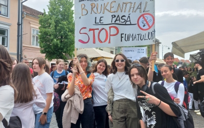 Sute de medici, elevi, studenți militari și sportivi au participat la cel mai mare marș împotriva fumatului, din Sibiu