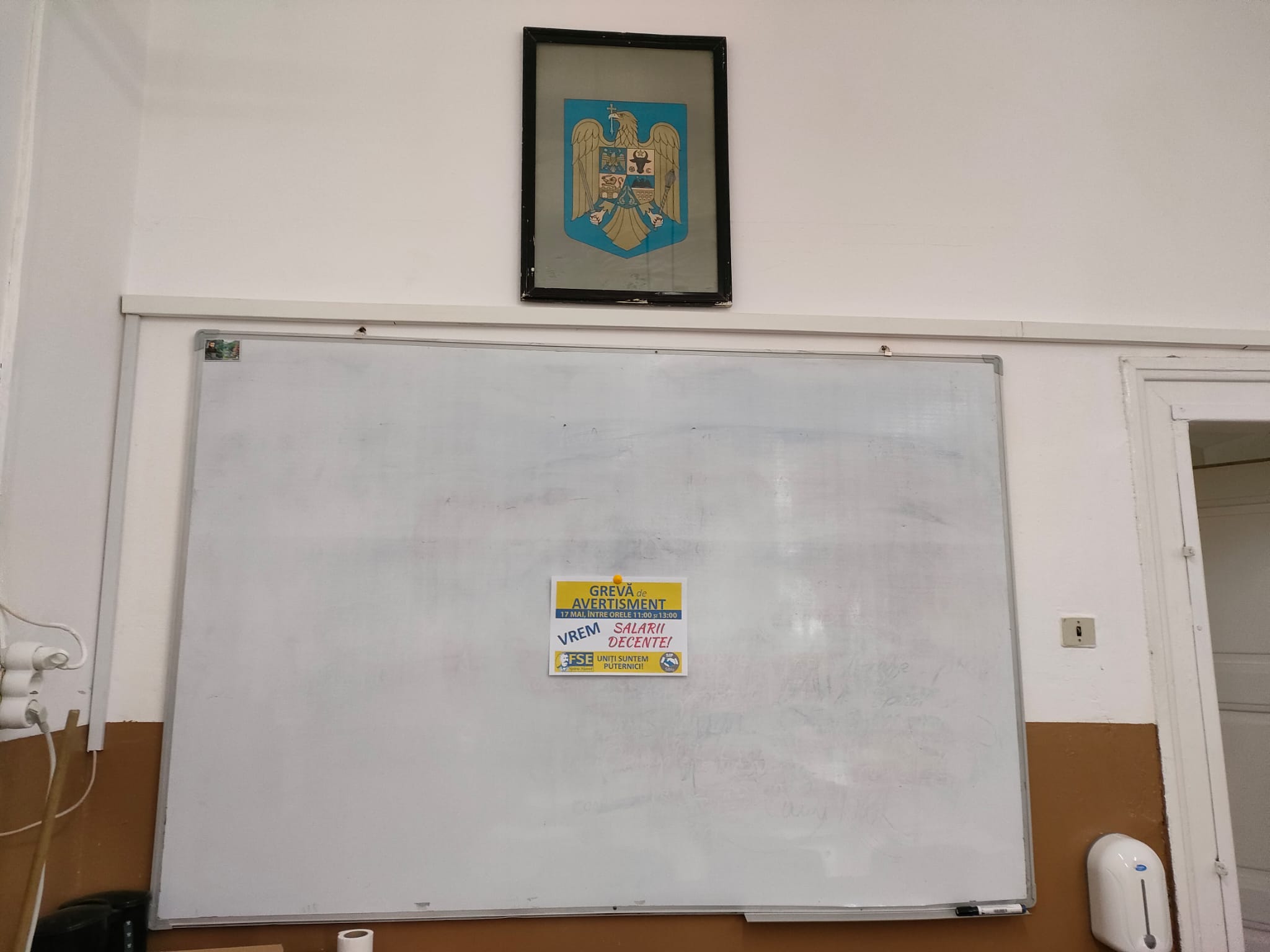 Grevă de avertisment timp de două ore în școlile din Sibiu. Profesorii riscă să nu fie plătiți