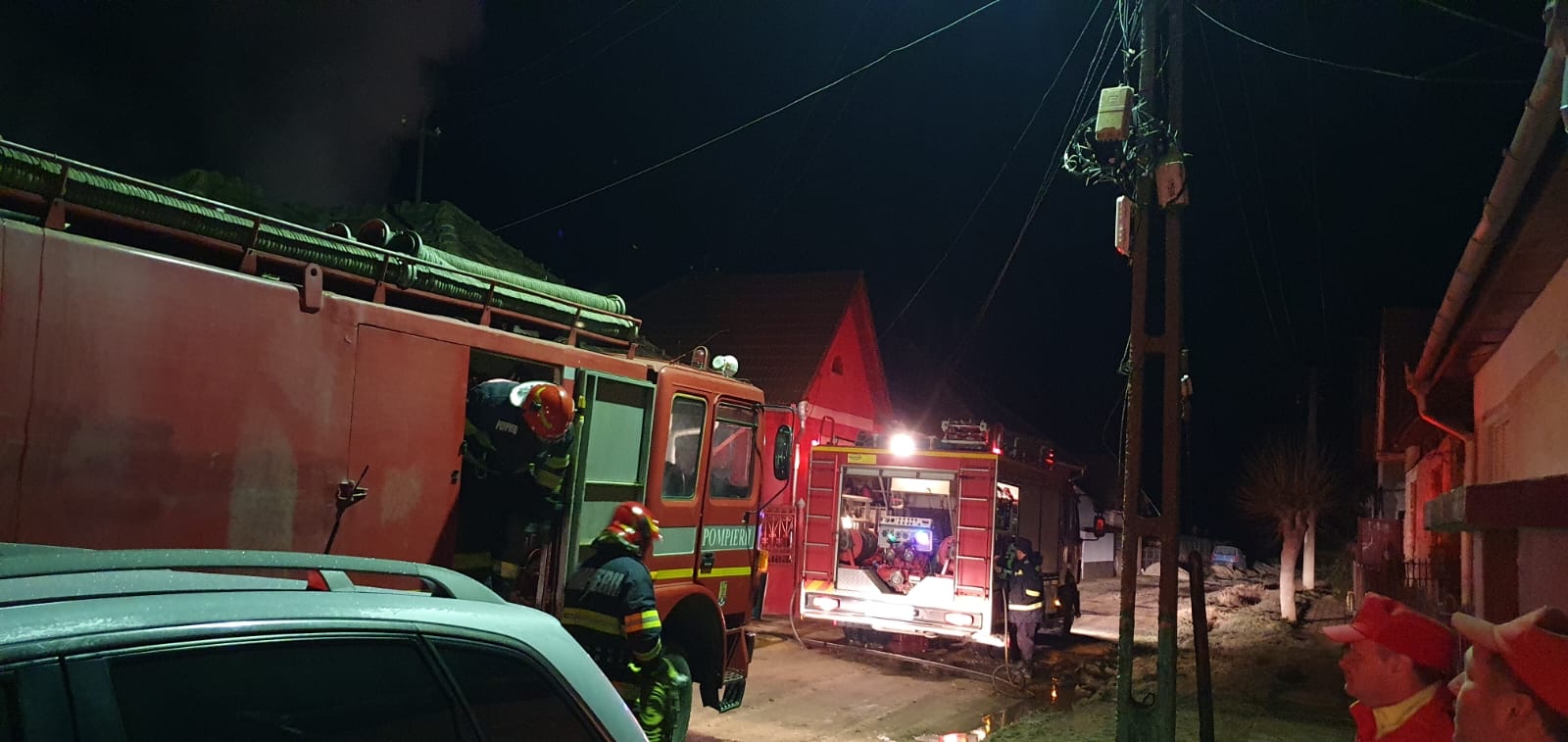 Explozie la o casă în Orlat, azi noapte. O femeie a fost rănită grav. Cauza: o butelie cu gaz