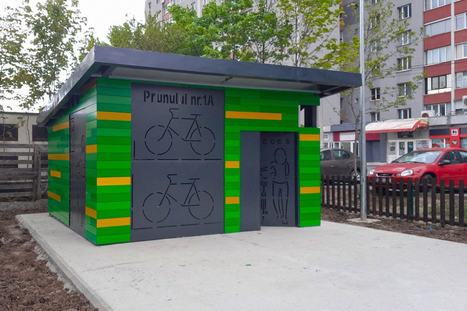 Primele parcări închise pentru biciclete, în Brașov: 60 de lei pe an sau 5 lei pe lună, pentru un loc