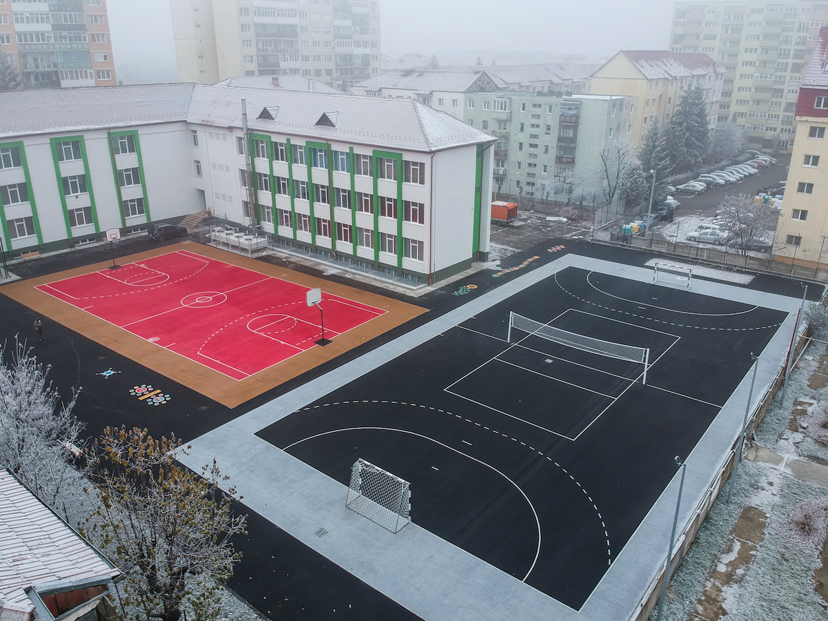 Liber la elevi pe terenurile de sport. Primăria va permite accesul liber al elevilor, în afara orelor, în toate spațiile de sport interioare și exterioare