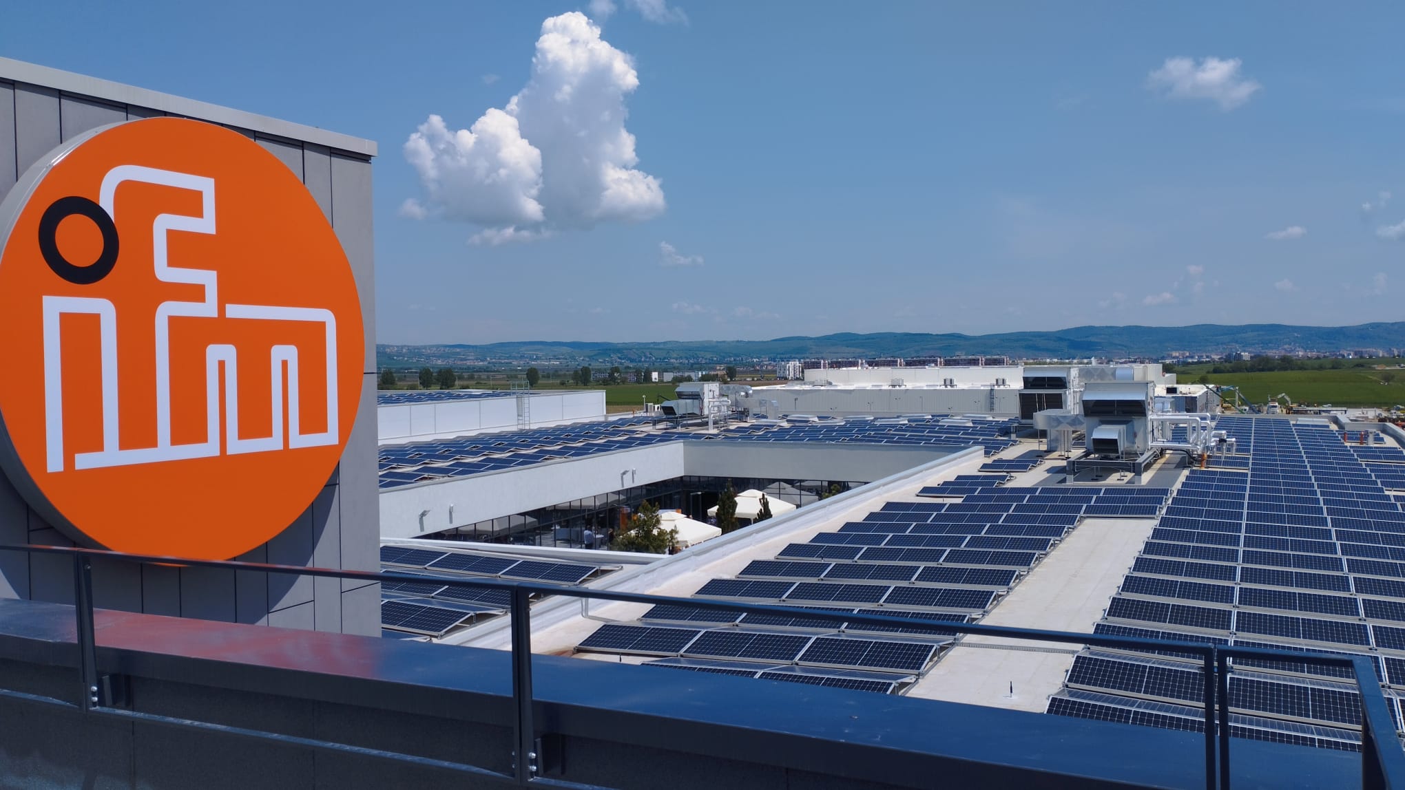 ifm a inaugurat a doua fabrică în Sibiu. Compania produce senzori „made in Romania” de un miliard de lei