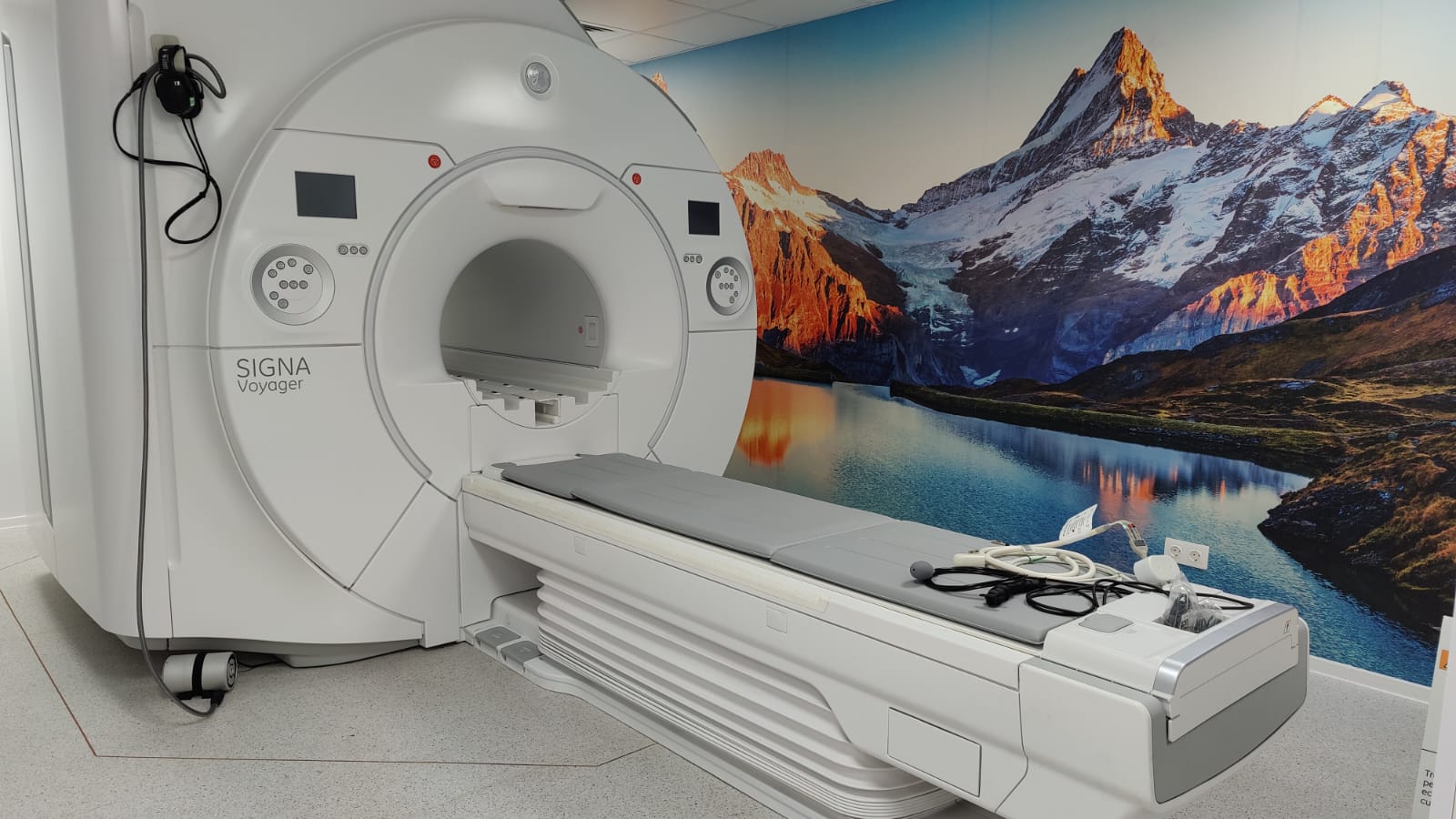 Cei de la Spitalul Județean anunță punerea în funcțiune a Computerului Tomograf de la Neurologie