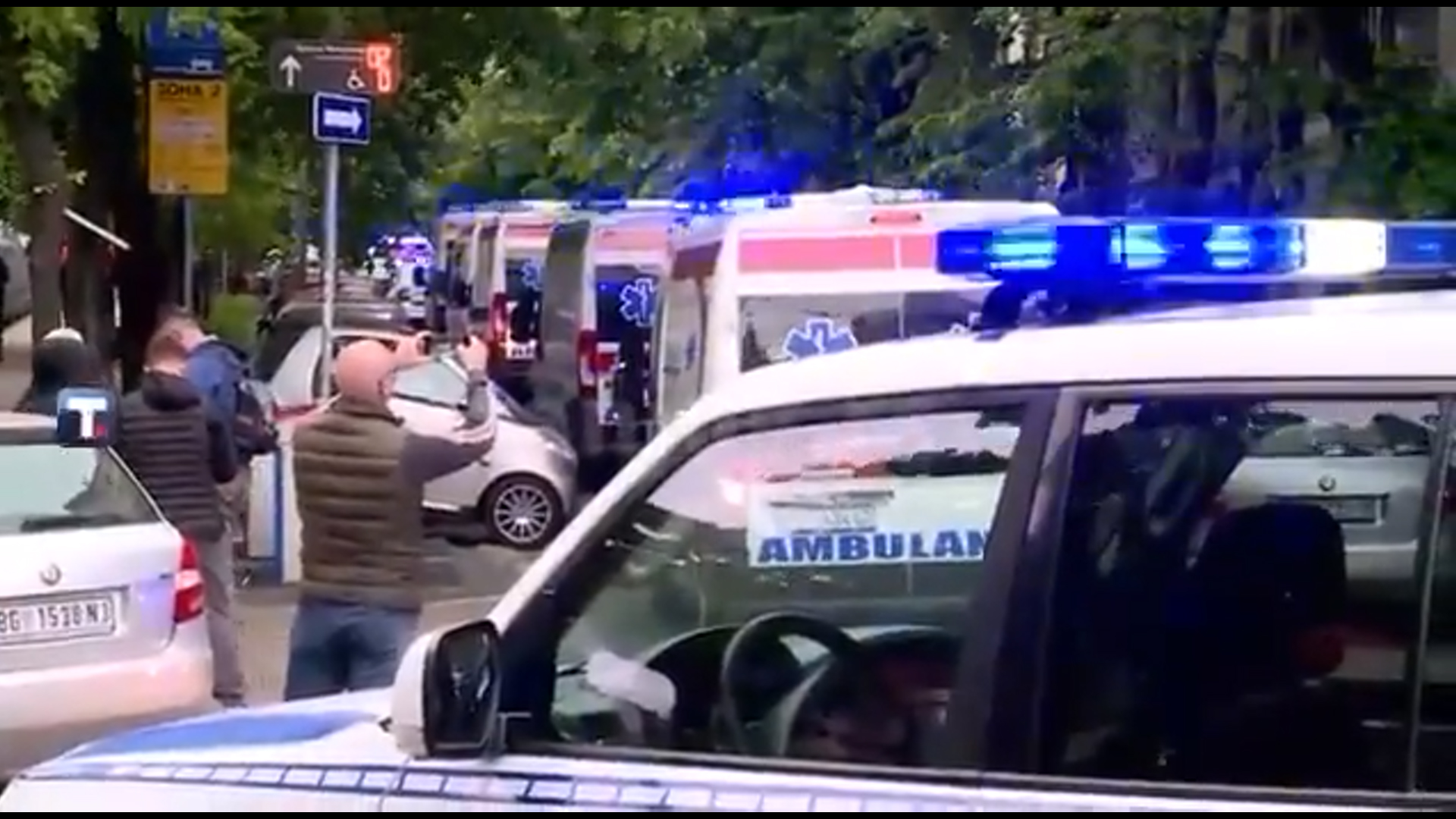 Actualizare Un elev a deschis focul într-o şcoală din Belgrad, omorând un agent de pază şi opt copii