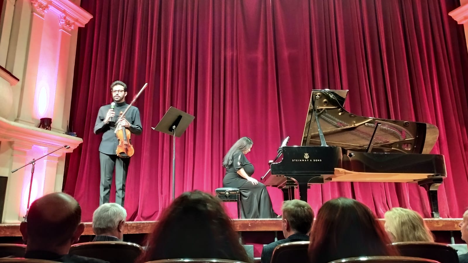 Concert cu o vioară Stradivarius din 1729 la Biserica Ursulinelor. Violonistul Răzvan Stoica și pianista Andreea Stoica revin la Sibiu
