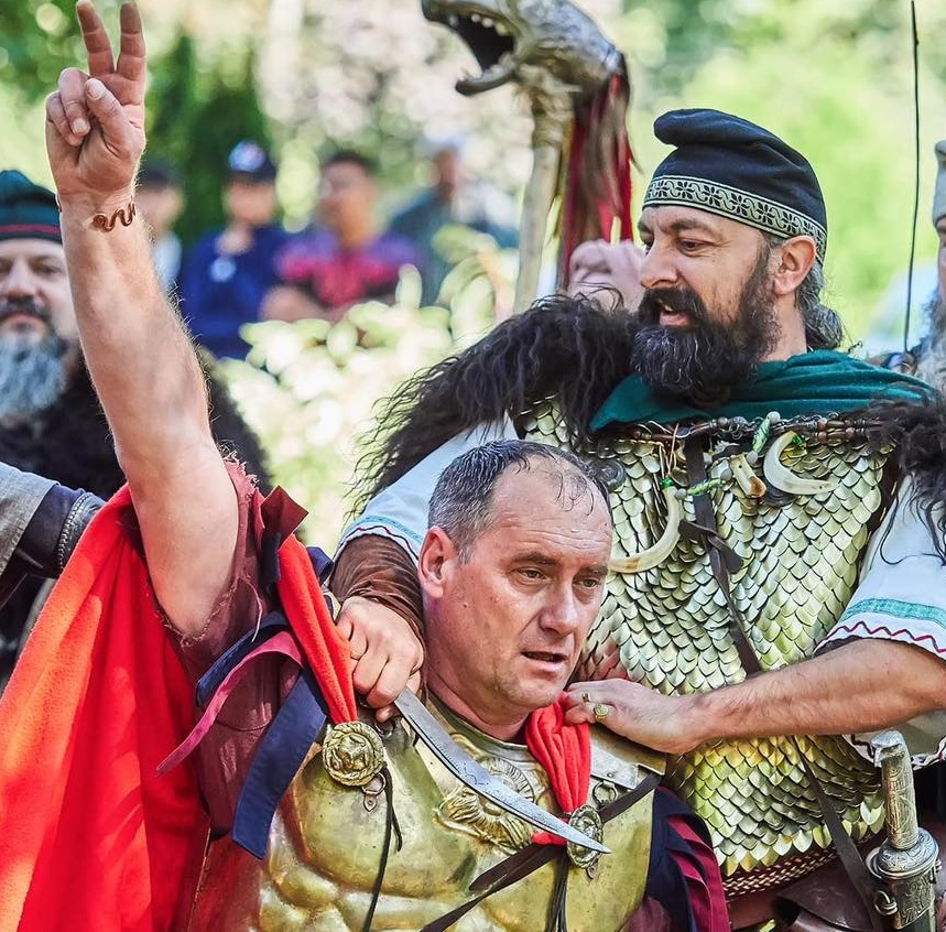 Reconstituire istorică la Transilvania Tattoo Expo. Ovidiu Popârțan: „Invitații din străinătate vor afla că România înseamnă mult mai mult decât Dracula și vampiri”