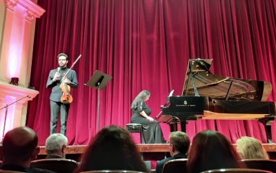 Concert cu o vioară Stradivarius din 1729 la Biserica Ursulinelor. Violonistul Răzvan Stoica și pianista Andreea Stoica revin la Sibiu