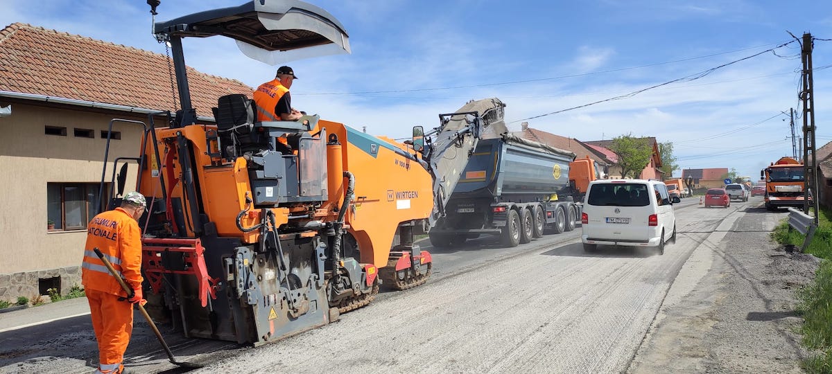 Se lucrează pe DN1, între Sibiu și Brașov. Drumarii: Vă rugăm să circulați cu prudență!