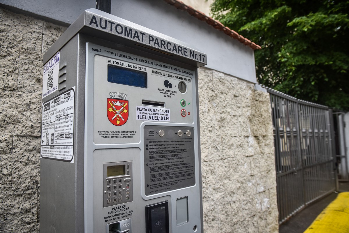 Noi automate de parcare în Sibiu: vor avea panouri solare și posibilitatea de introducere a numărului de înmatriculare