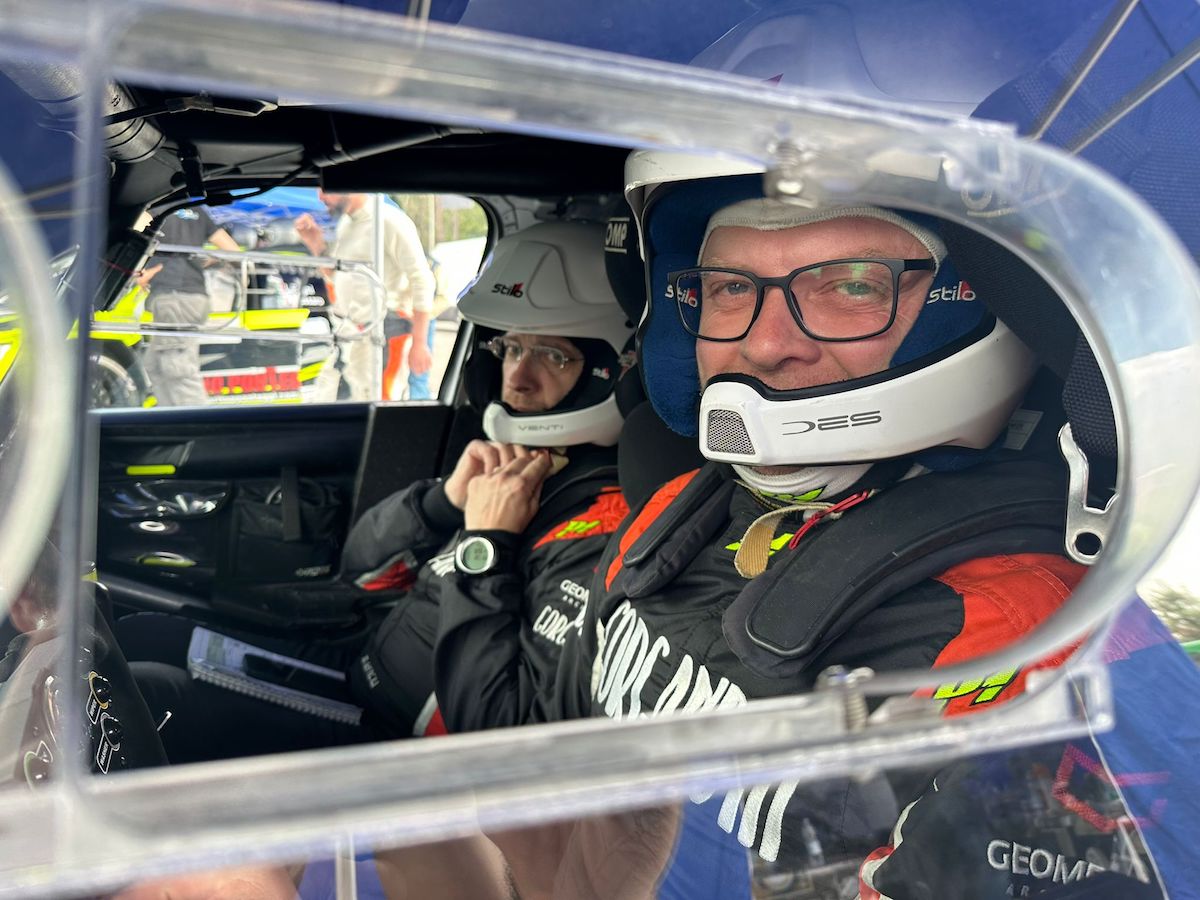 Pilotul sibian Sebastian Barbu a câștigat Raliul Harghitei, prima etapă a Campionatului Național de Raliuri. ”Cu toate că sacrificiile pe care le facem sunt extreme noi o să mergem mai departe”