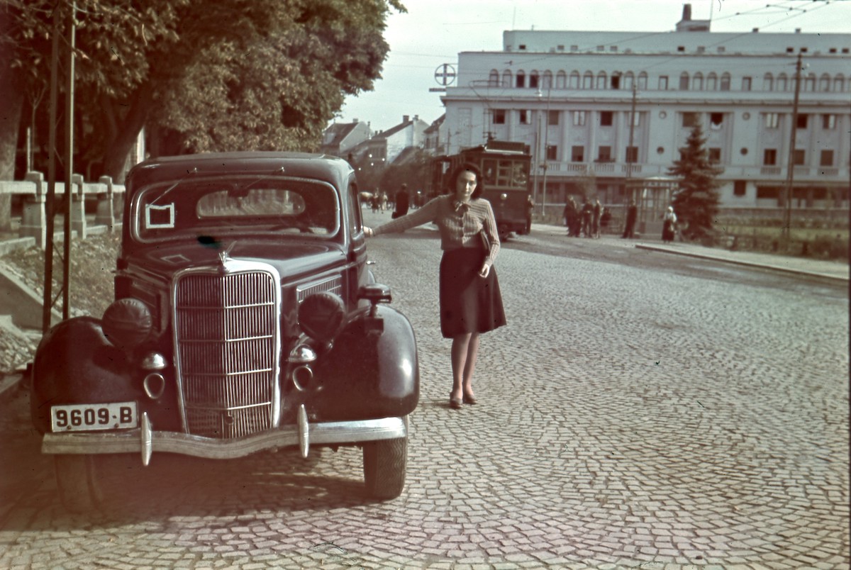 Fotografii color cu Sibiul de acum 80 de ani, găsite într-un târg din Cluj. ”Este primul caz cunoscut de fotograf român care folosea film Agfacolor în anii 1940”