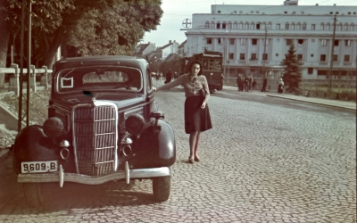 Fotografii color cu Sibiul de acum 80 de ani, găsite într-un târg din Cluj. ”Este primul caz cunoscut de fotograf român care folosea film Agfacolor în anii 1940”