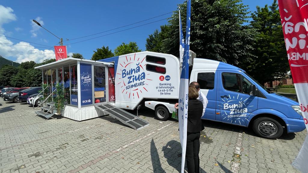 Caravana „Bună ziua, schimbare!” ajunge în premieră în județul Sibiu, la Săliște, unde locuitorii vor beneficia de acces mai ușor la un set complet de servicii - bancare, de asigurări și de telecomunicații
