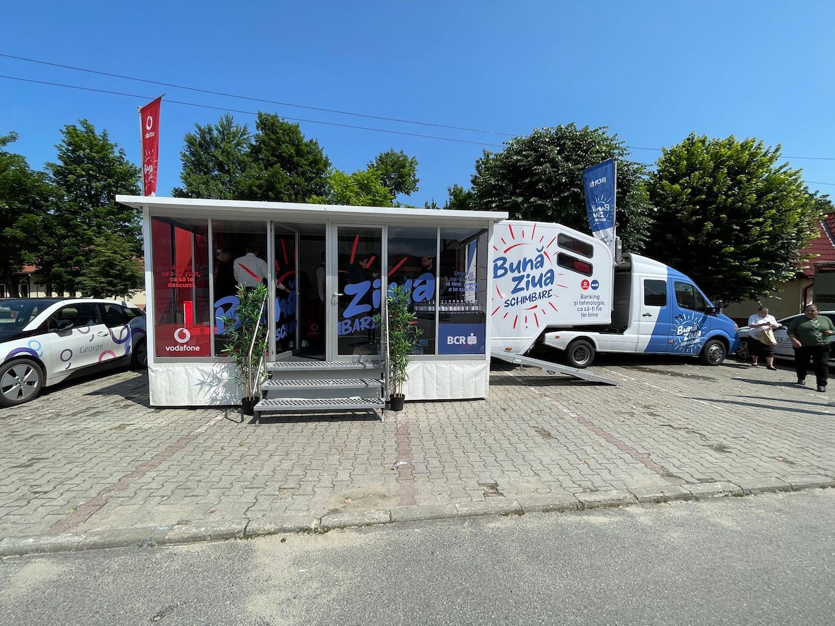 Caravana „Bună ziua, schimbare!” a ajuns la Săliște. Locuitorii vor putea urma cursuri de educație financiară și tehnologie: „Am ales să venim la  Săliște pentru că aveți una dintre cele mai active și harnice comunități din Mărginimea Sibiului”