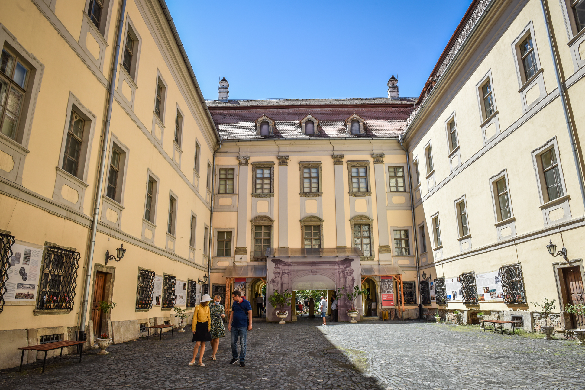 FITS 2023: Primul Papamobil românesc va fi expus în premieră la Sibiu, în curtea Muzeului Naţional Brukenthal