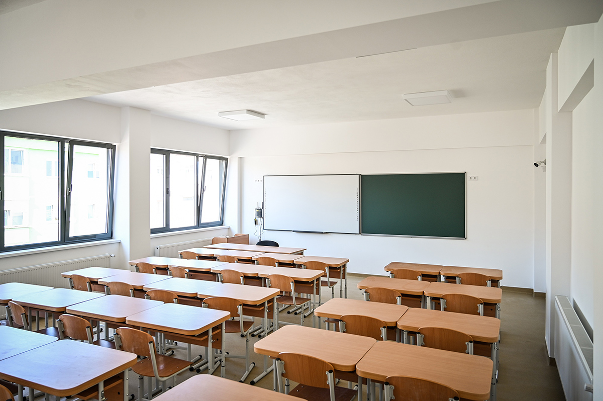 Începe Evaluarea Naţională; absolvenţii de clasa a VIII-a susţin proba de Limba română