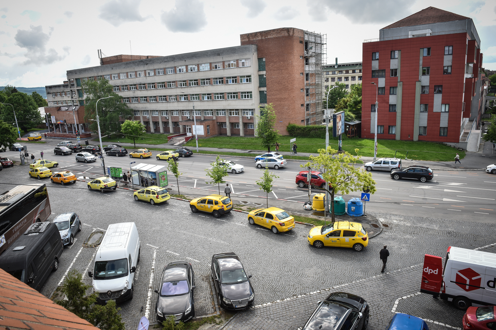 Traseul protestului taximetriștilor din Sibiu. Aproximativ 150 de mașini de taxi protestează marți împotriva transportului alternativ