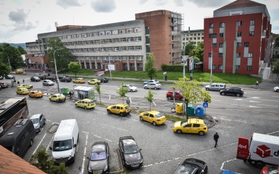 Traseul protestului taximetriștilor din Sibiu. Aproximativ 150 de mașini de taxi protestează marți împotriva transportului alternativ
