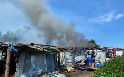 Incendiu la un adăpost de animale din Sebeșul de Sus din cauza jarului căzut din sobă