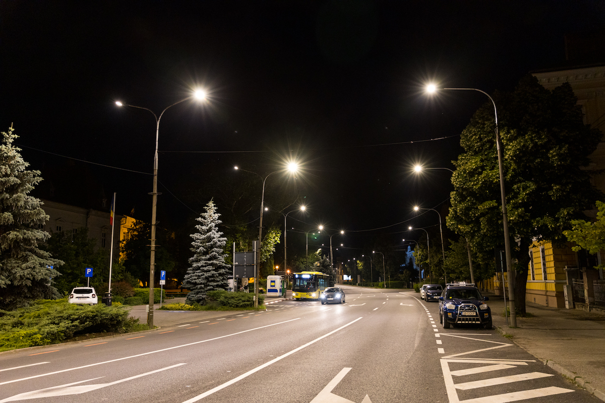 Lumină modernă pe străzile din Sibiu: peste 1000 de corpuri de iluminat public noi și eficiente se instalează în acest an