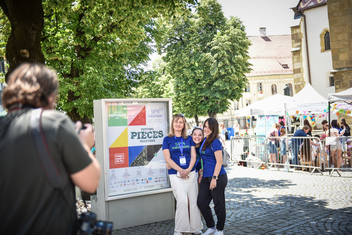 „Am găsit la Sibiu oameni calzi, care ne-au sprijinit”. Refugiații din Sibiu s-au întâlnit în Piața Huet, la un eveniment dedicat lor