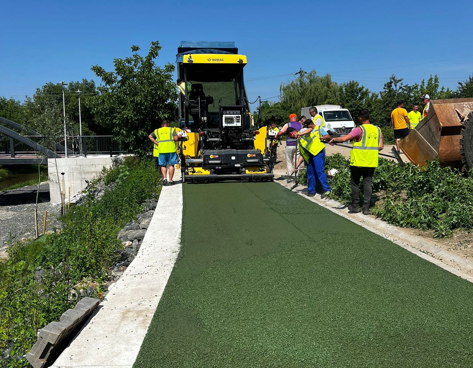 Cea mai mare investiție în „deplasarea blândă” din Sibiu are asfalt verde