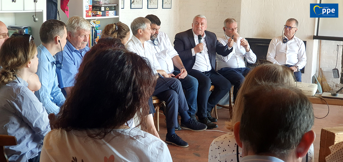 Delegația Comisiei de Agricultură și Dezvoltare Rurală din Parlamentul European, în vizită de lucru la Sibiu: „Le-am explicat fermierilor că suntem frații lor”