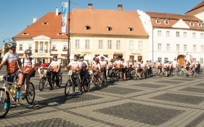 Trasee cicliste pentru nevăzători prin Sibiu și împrejurimi, la Unstoppable 2023. Nevăzătorii vor servi o cină pe întuneric pentru a împărtăși cu oamenii un moment obișnuit din viața lor