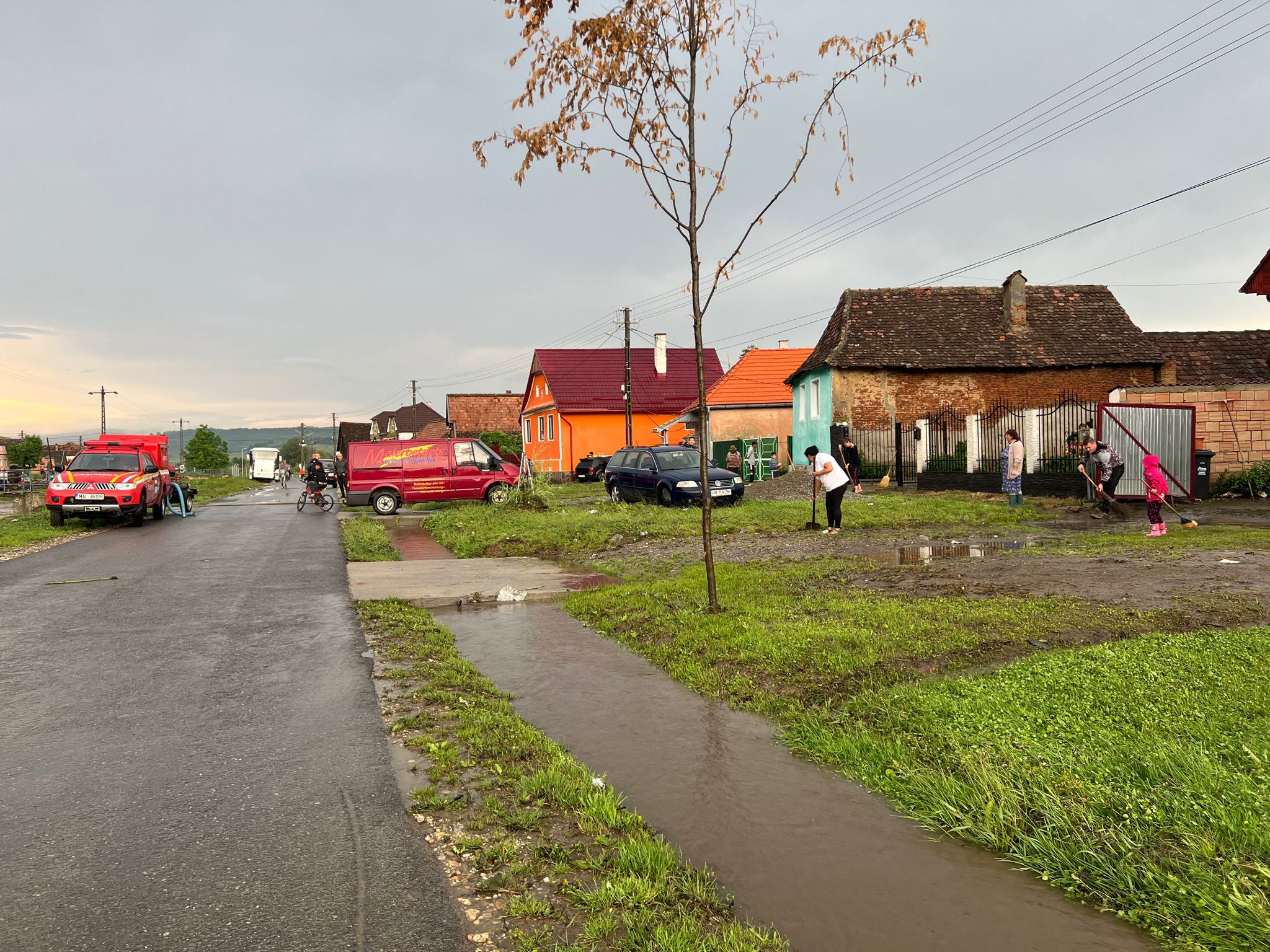 Actualizare: Peste 20 de gospodării au avut de suferit în urma inundațiilor din județul Sibiu