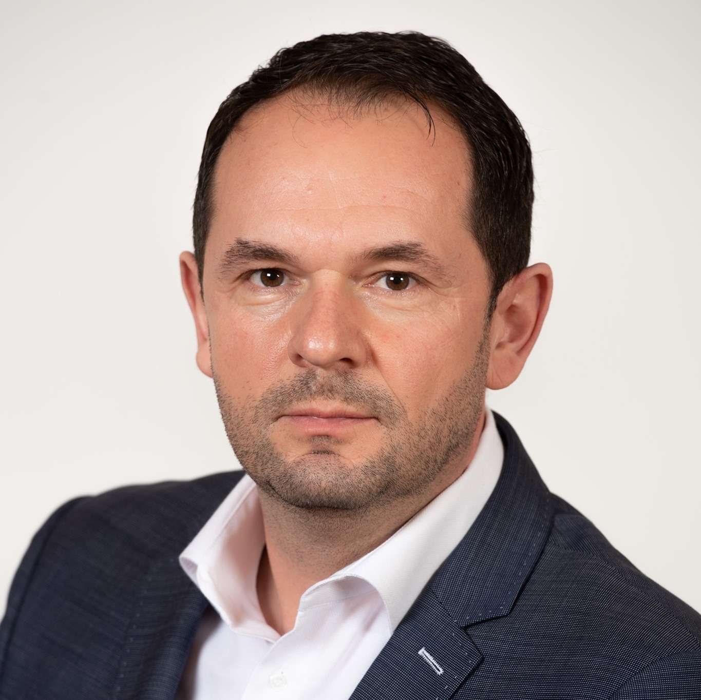 Senatorul Claudiu Mureşan demisionează din USR: Atunci când energia consumata in lupte interne este mai mare decât cea folosită pentru proiecte, e nevoie de o schimbare