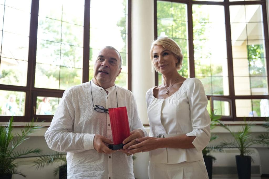 Constantin Chiriac, primul din România care a primit o distincţie de excelenţă de la Ministerul Culturii - „Sibiul şi prin FITS este unul dintre cele mai atrăgătoare oraşe europene”