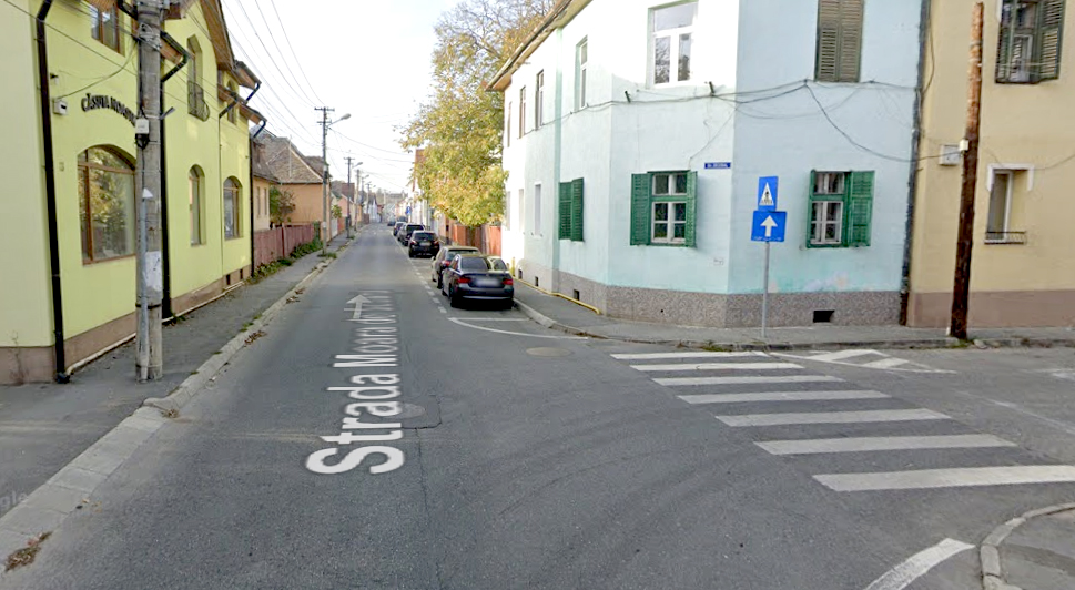 O singură mașină abandonată pe domeniul public găsită de Primăria Sibiu. Fără plăcuțe de înmatriculare, proprietarul este căutat după seria de șasiu