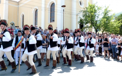 Festivalul ”Bujorul de Munte” înflorește în week-end pentru a XIX-a oară. Programul complet