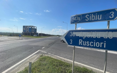 Trei companii au cerut oficial autorităților refacerea unei intersecții din Sibiu unde se petrec accidente, inclusiv mortale, și nimeni n-a luat nicio măsură