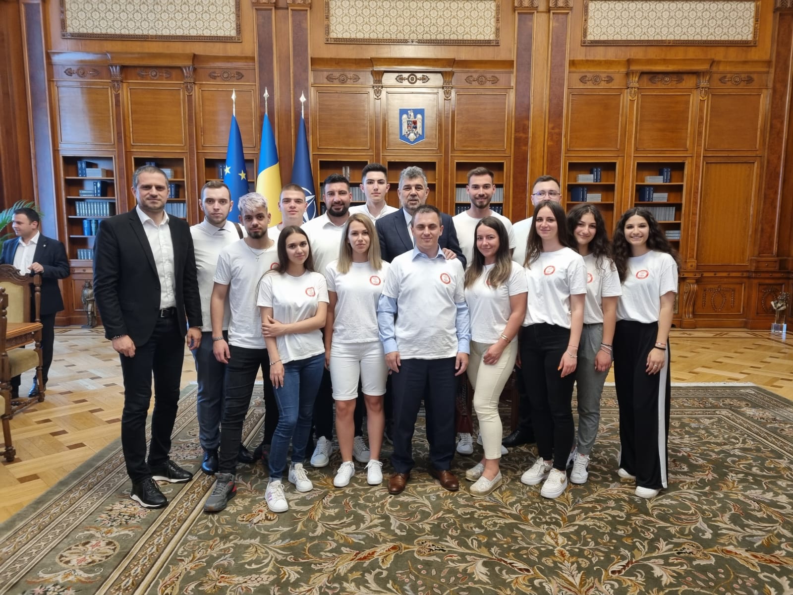 Tinerii social-democrați sibieni au dus un drapel uriaș la București