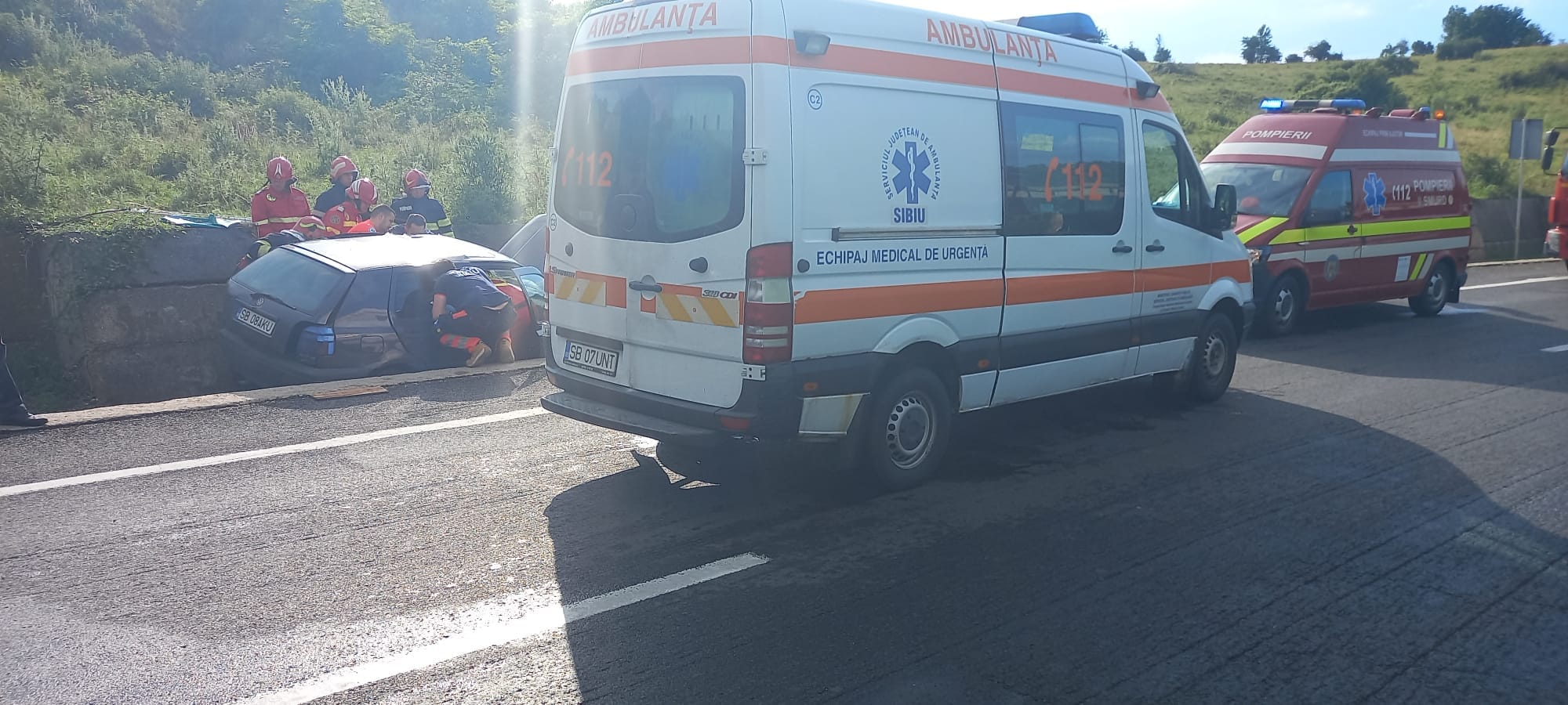 Accident pe DN1, lângă Apoldu de Sus: o mașină a intrat într-un parapet, șoferul a ajuns la spital