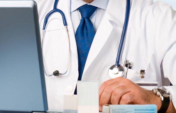 Doi medici din Sibiu s-au angajat la Spitalul Orășenesc Victoria. ”Este un medic pediatru și un medic ginecolog. Ambii sunt tineri”