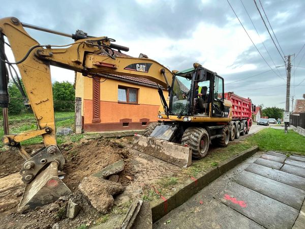 Primăria Racovița a început lucrările de modernizare a străzilor din Sebeșu de Sus
