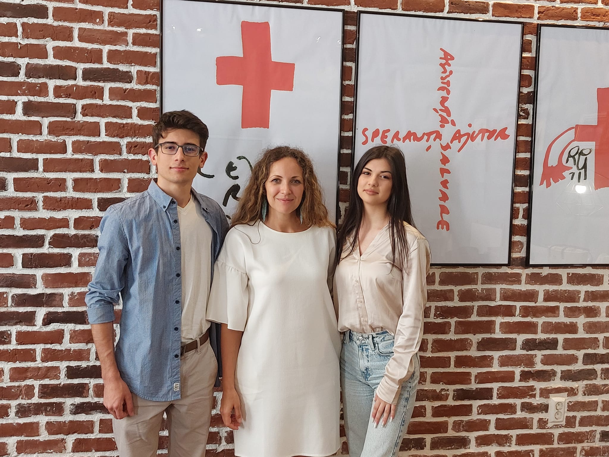 David și Daria, doi frați din Sibiu, și-au donat bursele și alocațiile Crucii Roșii pentru ca 12 profesori să învețe să acorde primul ajutor