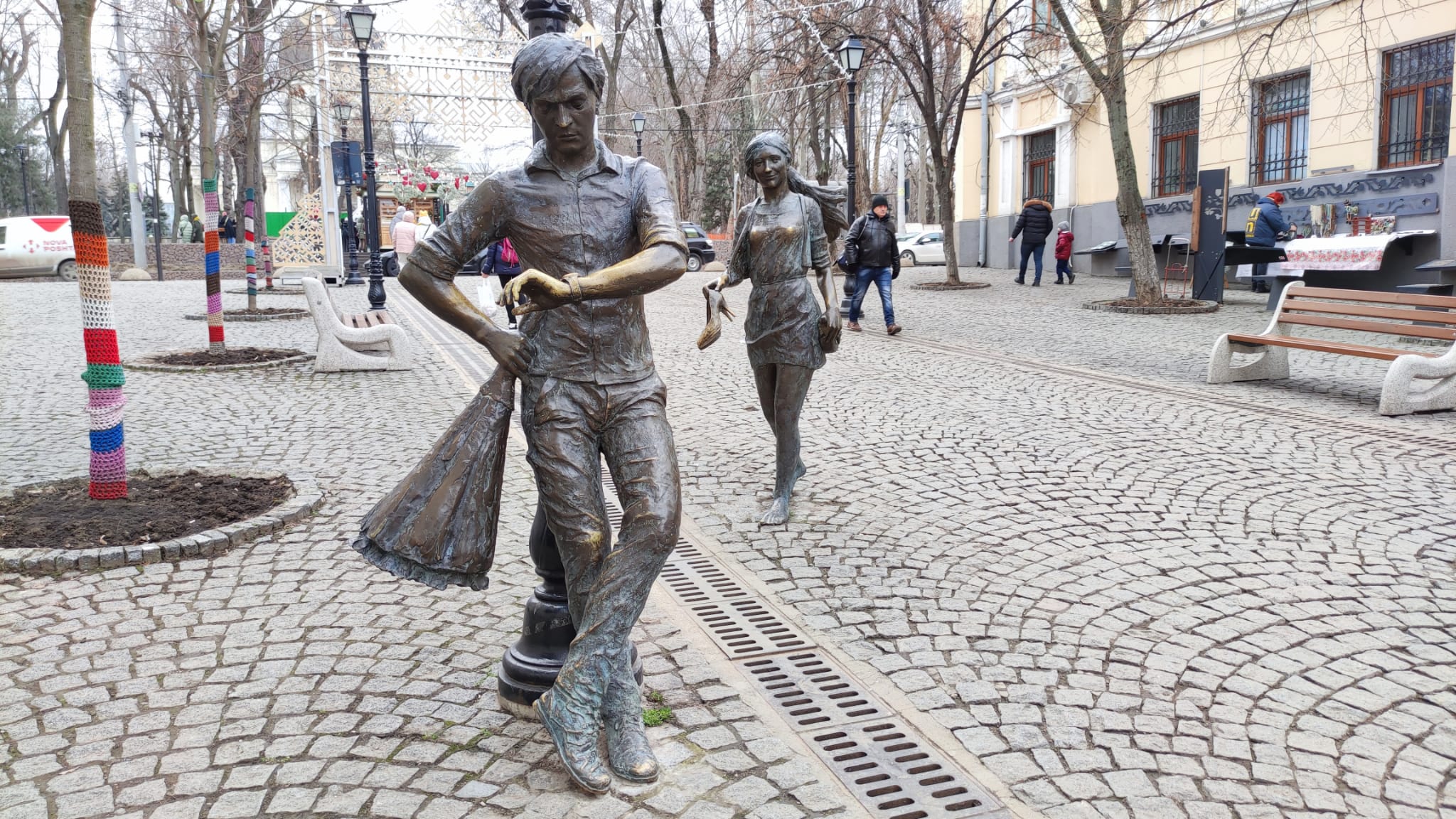 Două persoane au murit la Chișinău după ce un cetățean străin a deposedat un polițist de armă și a deschis focul