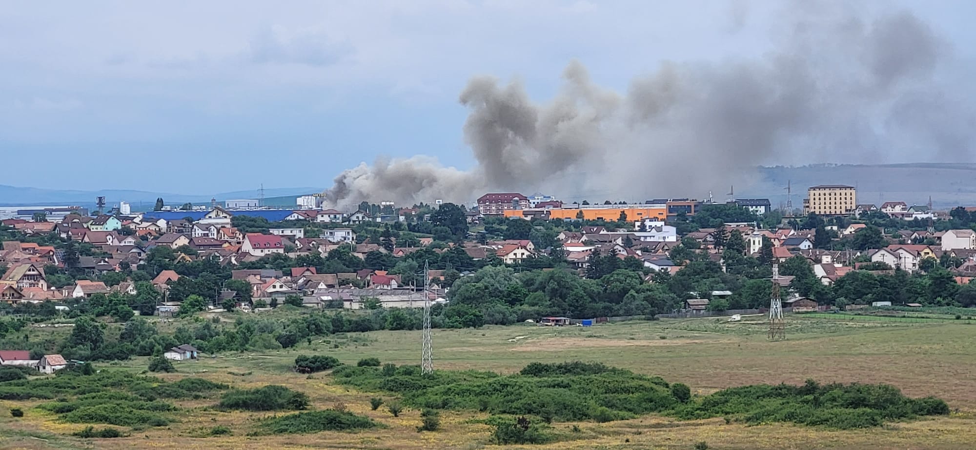 Concluziile incendiului care s-a văzut din tot Sibiul: Au ars 20 de tone de deșeuri, amendă uriașă de la Garda de Mediu
