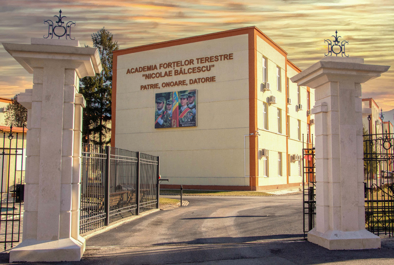 Ziua Porţilor Deschise, marţi, la Academia Forţelor Terestre