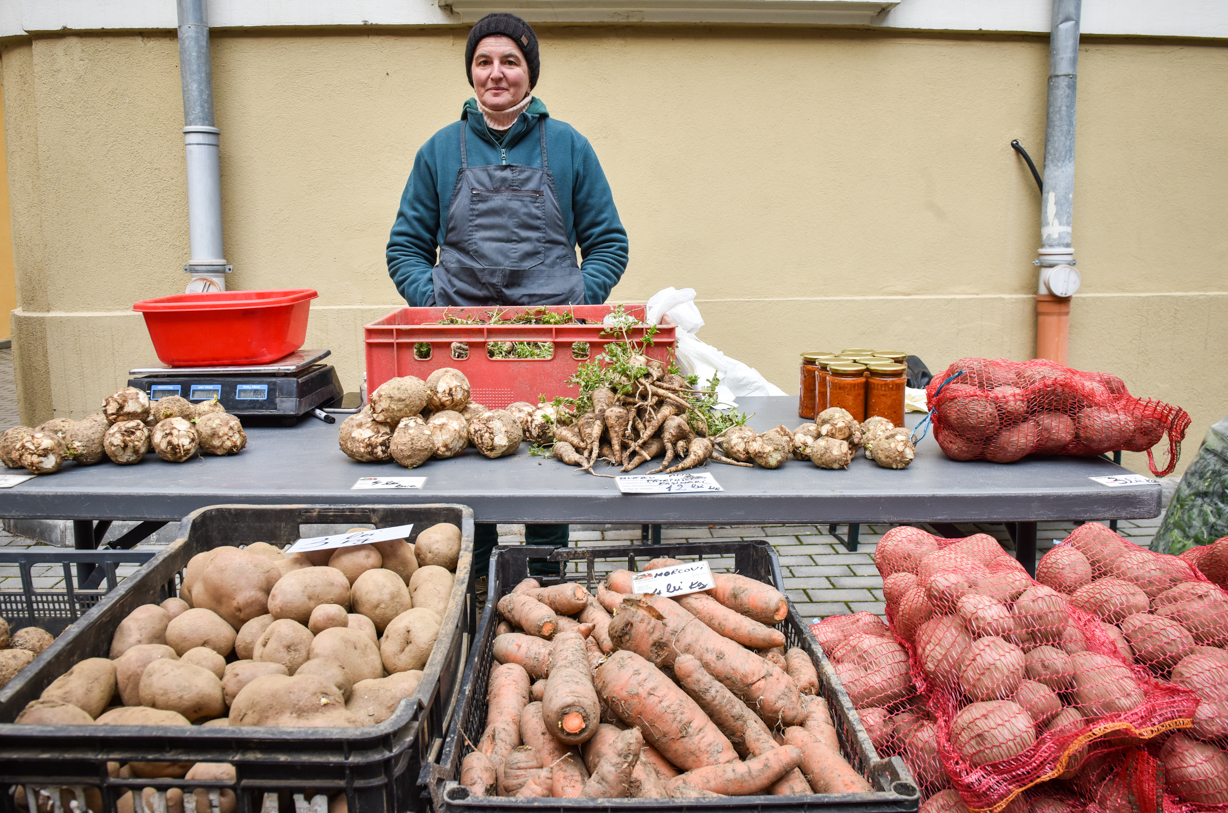 Producători din opt localități sibiene își vând vineri produsele la doi pași de Piața Mare